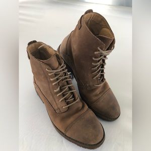 Sebago Mens Boot , distressed leather , Size 8 , Taupe